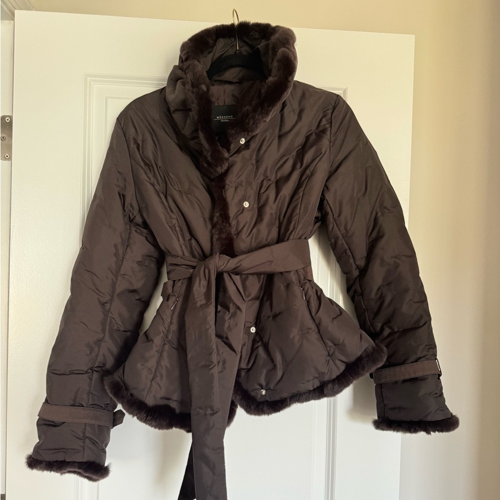WEEKEND MAX MARA brown puffer jacket with faux fur trim & belt | Size 6